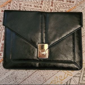 ✨Vtg Black Patent Clutch (Detachable Chain Strap)